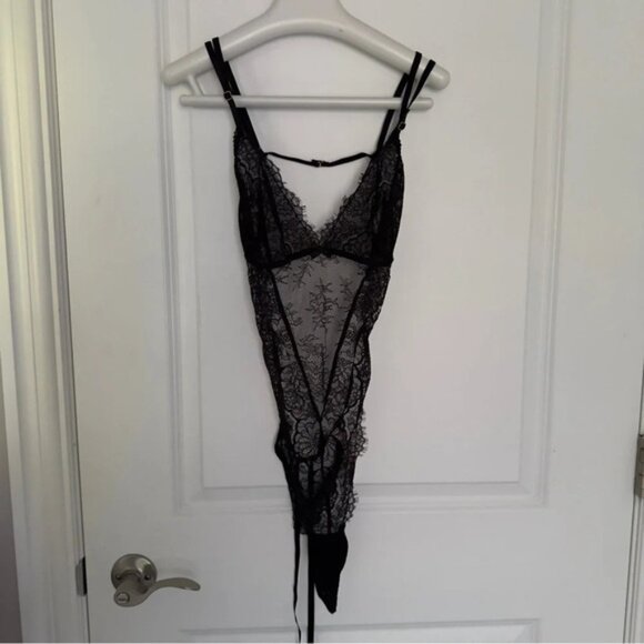 Victoria’s  Secret Unlined Corded Lace Teddy bodysuit size L - Picture 4 of 7